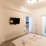 Lamera - Casa Del Mar Si Studiouri Cu Si Aproape De Mare Mamaia